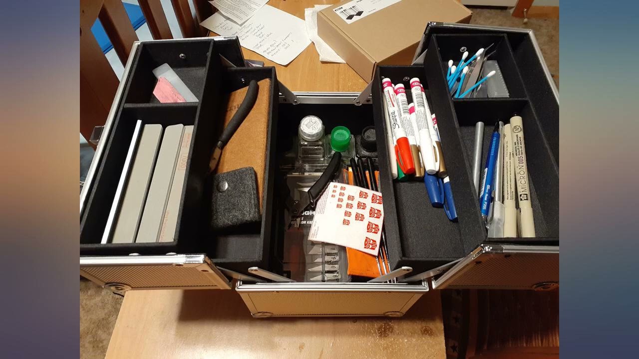 Frenessa Professional Makeup Train Case Portable Cosmetic Organizer Case 4 Trays review