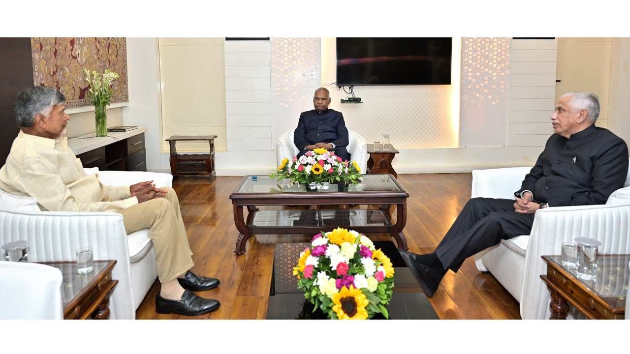 Hon'ble Former President of India & AP CM attend dinner hosted by Hon'ble Governor of AP at RajBhavn