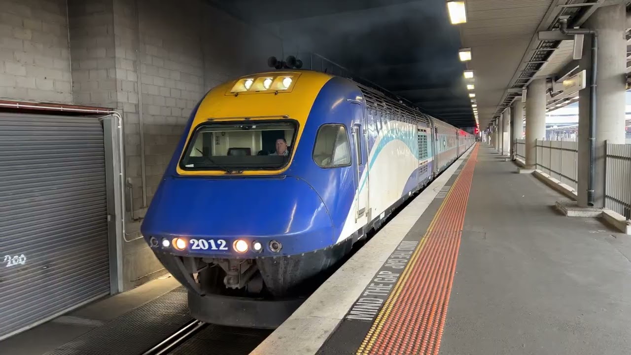 XPT XP2012 & XP2016 Departing Southern Cross Station to Sydney - Low Note Horn Show