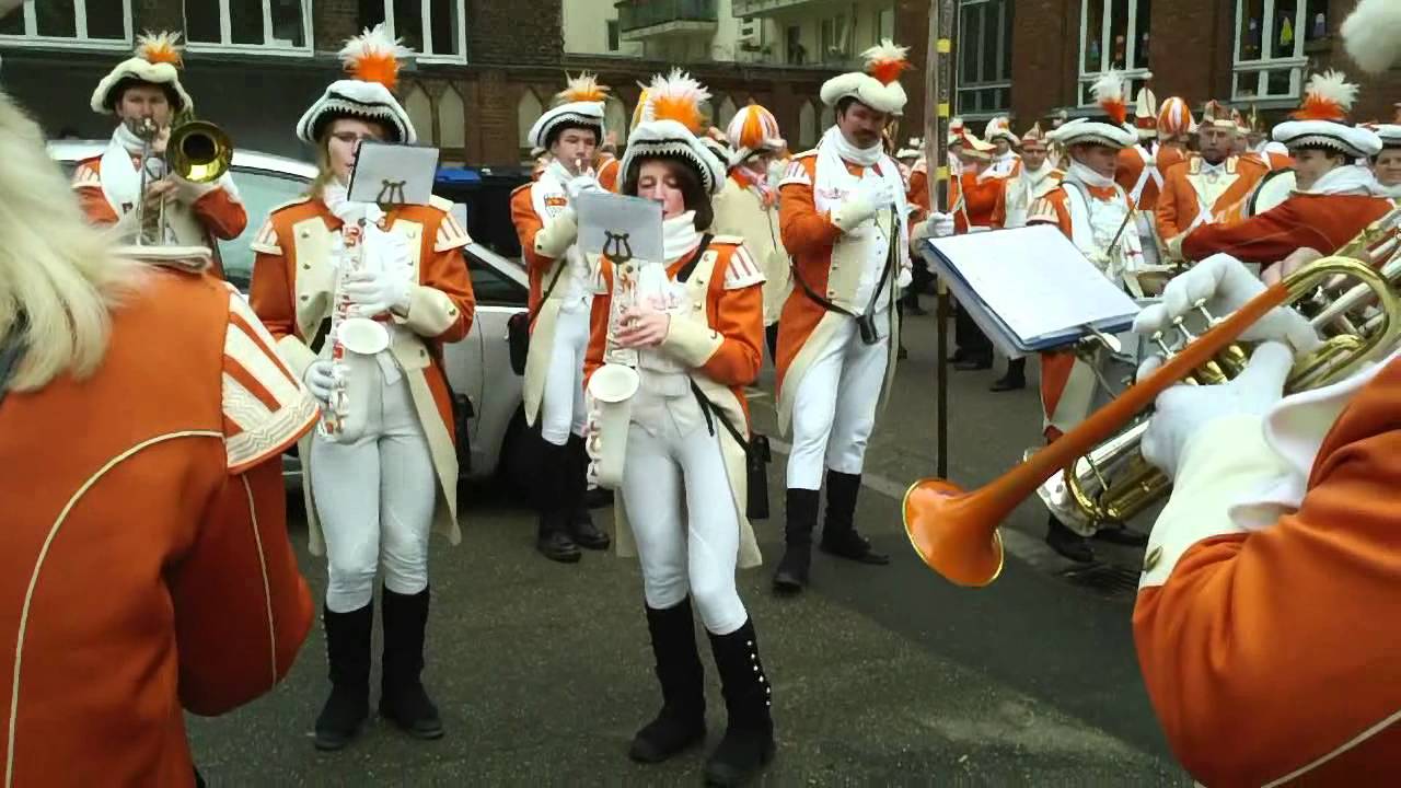 Nippeser Bürgerwehr, before the Rosenmontagszug @ Köln