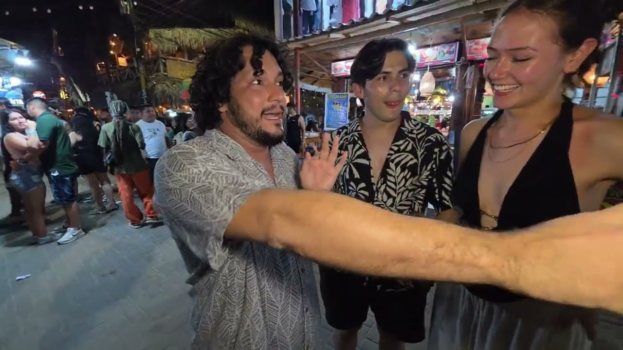 IRL en Montañita buscando Muñecas de Fiestas