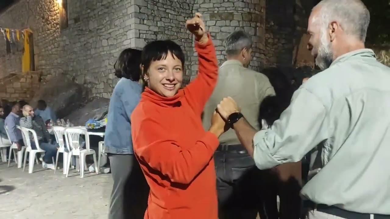 ΣΤΟΝ ΑΡΤΕΜΩΝΑ - ΝΤΑΡΙ ΝΤΑΡΙ  βιολί τραγούδι ΧΡΗΣΤΟΣ ΔΑΛΙΑΝΗΣ. ΠΑΝΗΓΥΡΙ ΣΤΟ ΒΕΣΙΝΙ ΚΑΛΑΒΡΥΤΩΝ