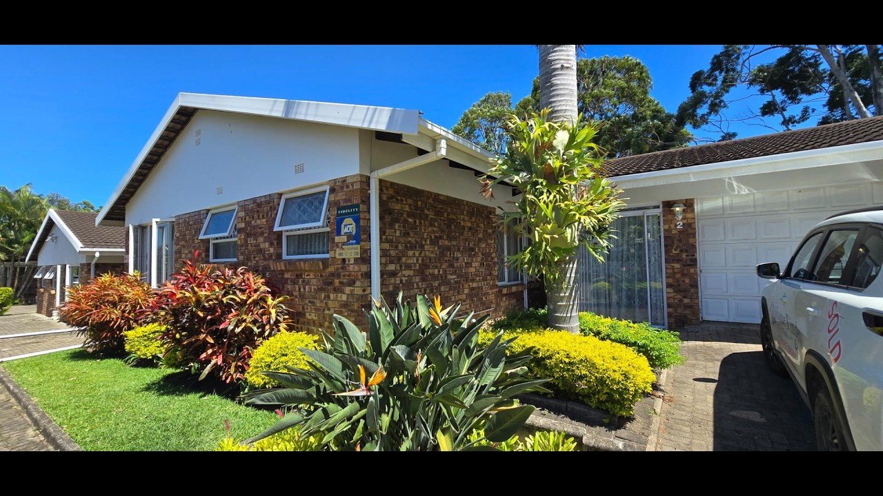 Spacious 2-Bedroom Townhouse with Private Outdoor Entertainment Area