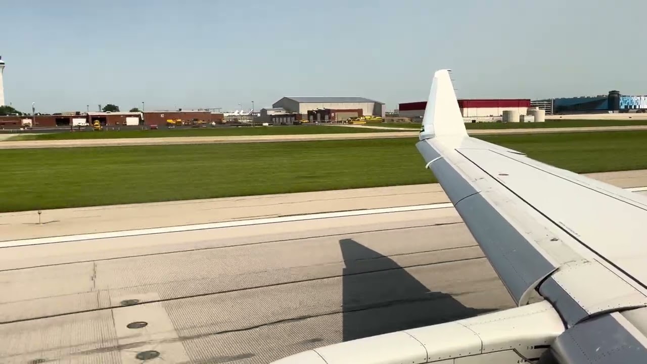 American Airlines E-175 take off from Cincinnati [N284JN]