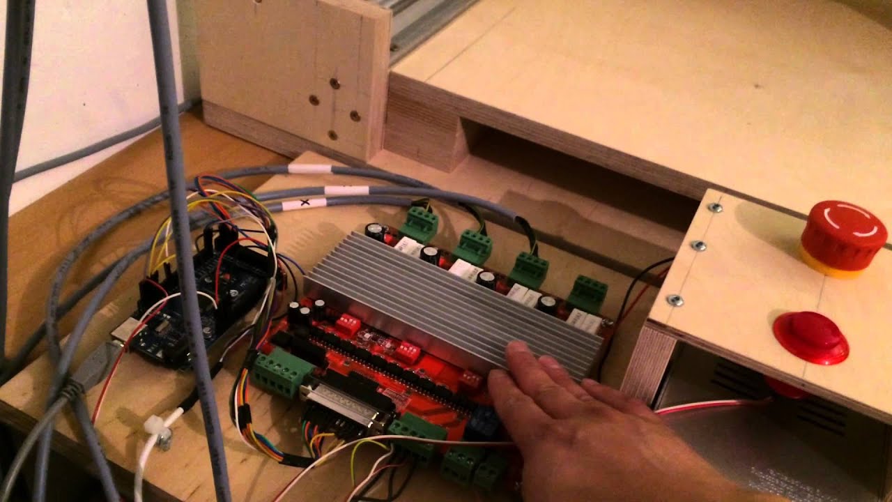 CNC Video #001: Vorstellung meiner CNC-Sperrholzfr&auml;se (aus c't Hacks 2014 / CNC Workshop@Dingfabrik)