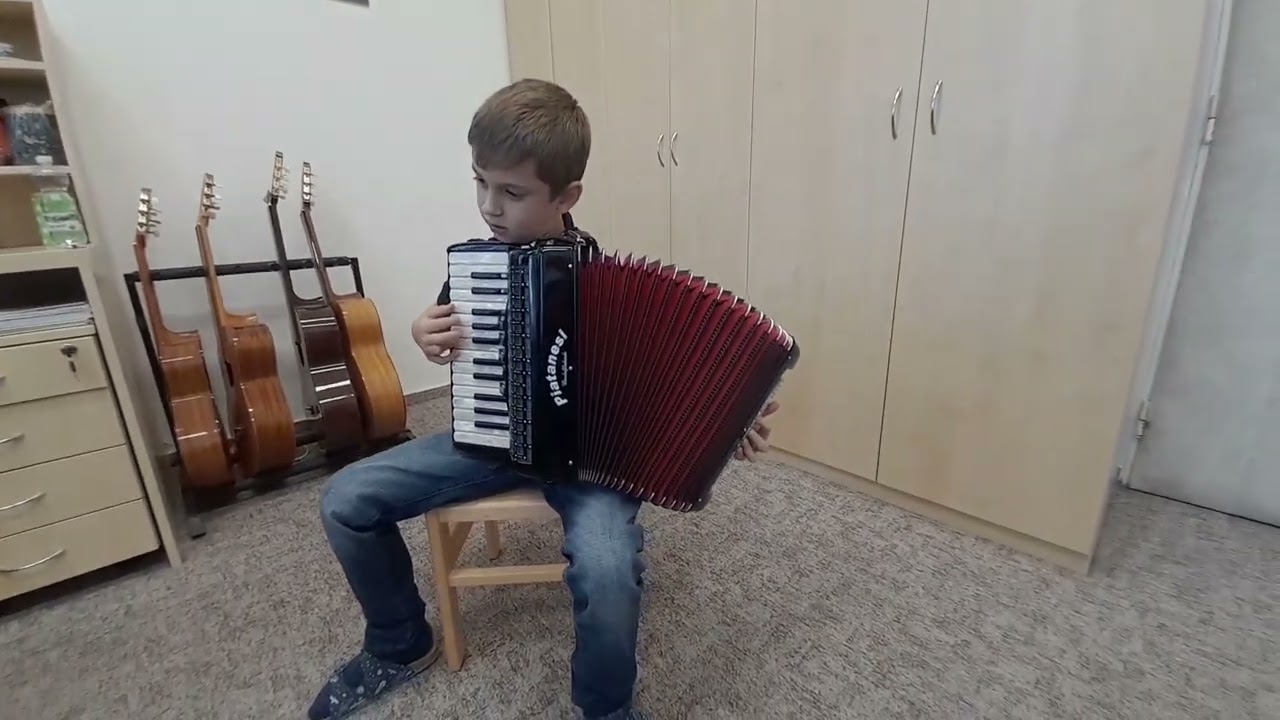 Sedmiletý akordeonista Vojta Parkan