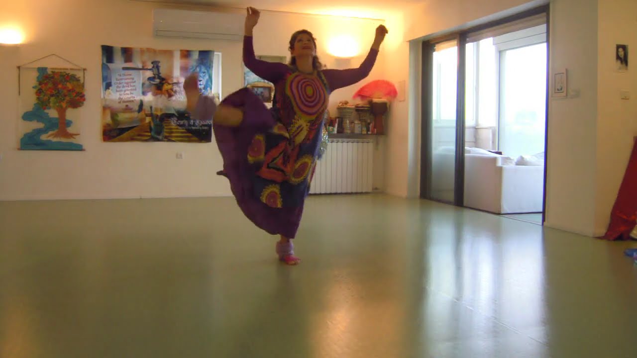 Liora Ziet dances, 