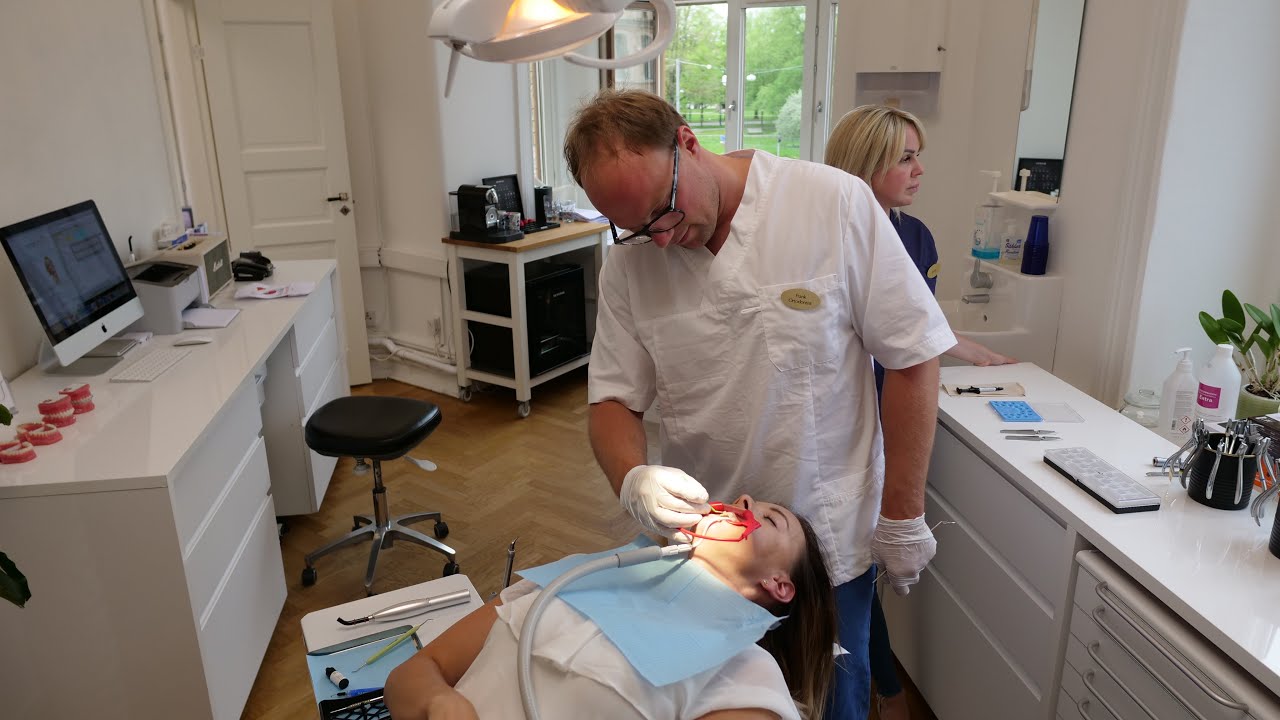 Jennifer sätter in ''räls'' tandställning
