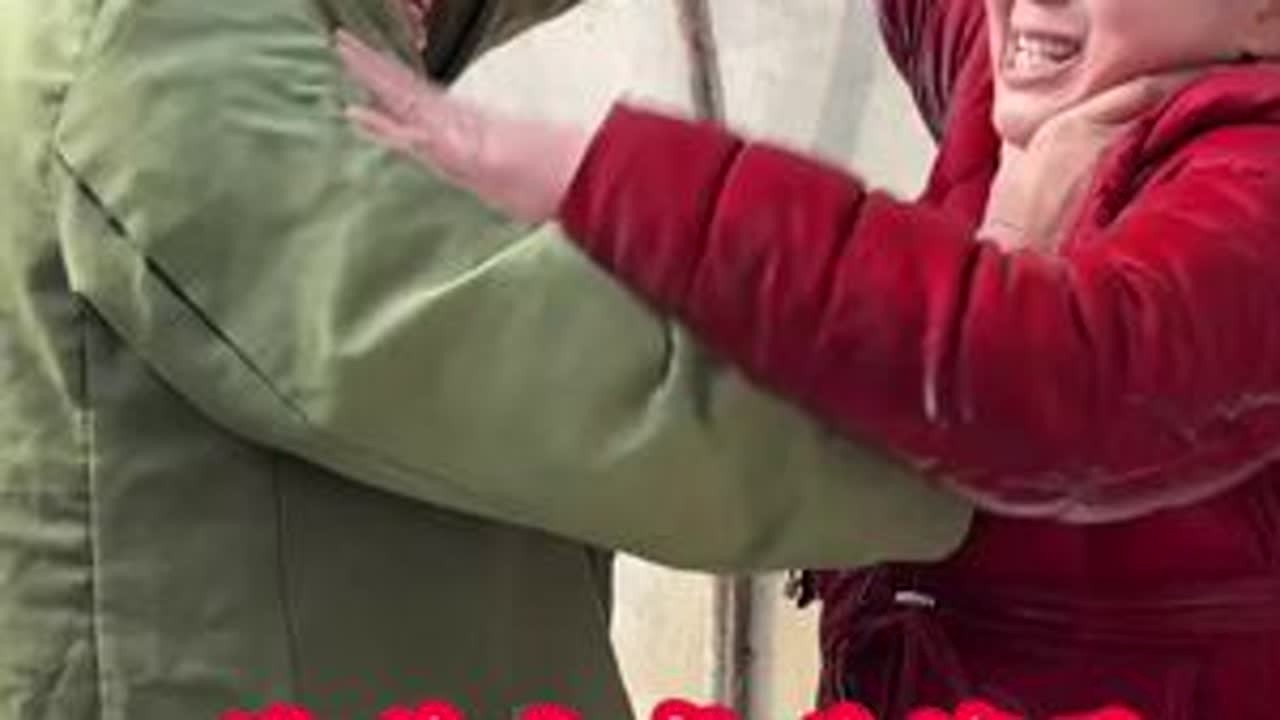 没有出息，嗑你一点瓜子，还能给你嗑破产了唛#农村搞笑段子 #热门 @戚大姐 @狗蛋妈 @嘴哥嘴嫂