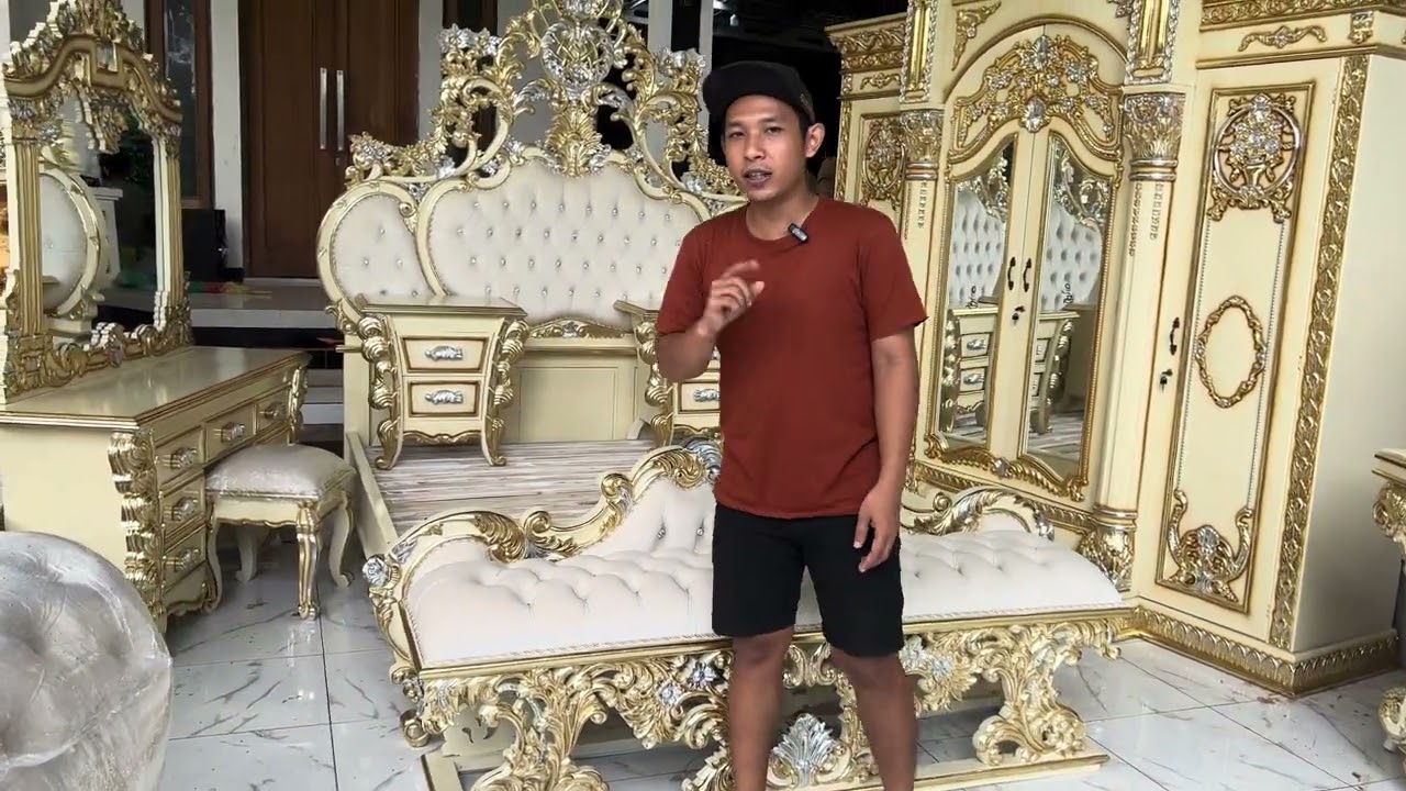 SET PERABOTAN KAMAR TIDUR MEWAH 