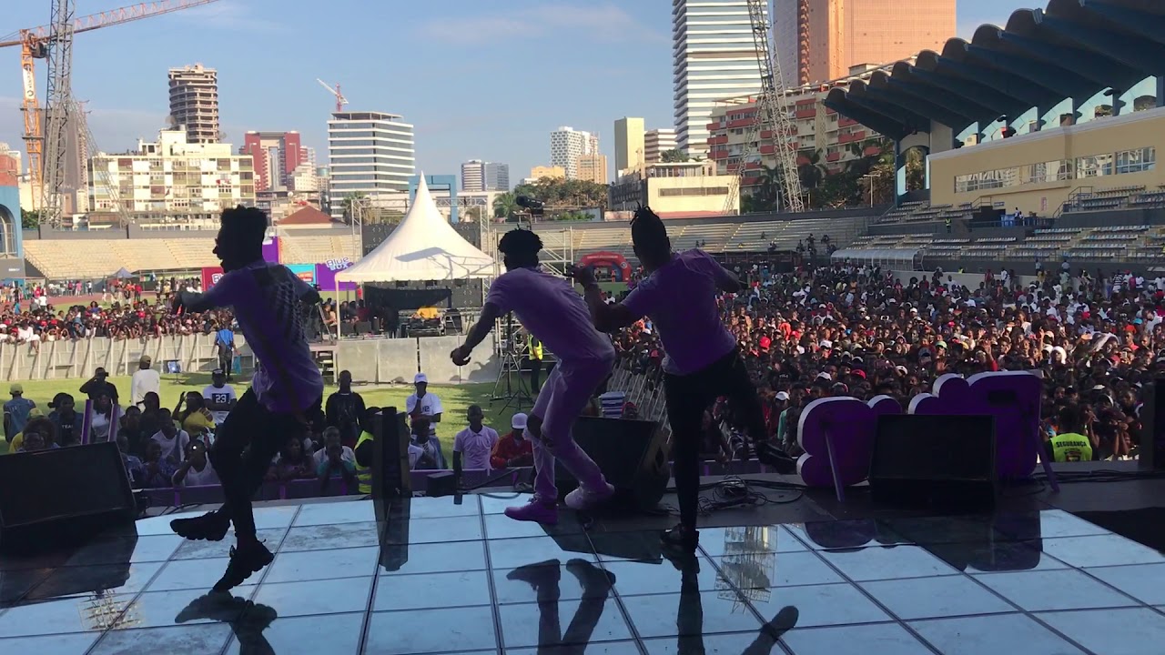 Os santiegos metem rubros no show da virada