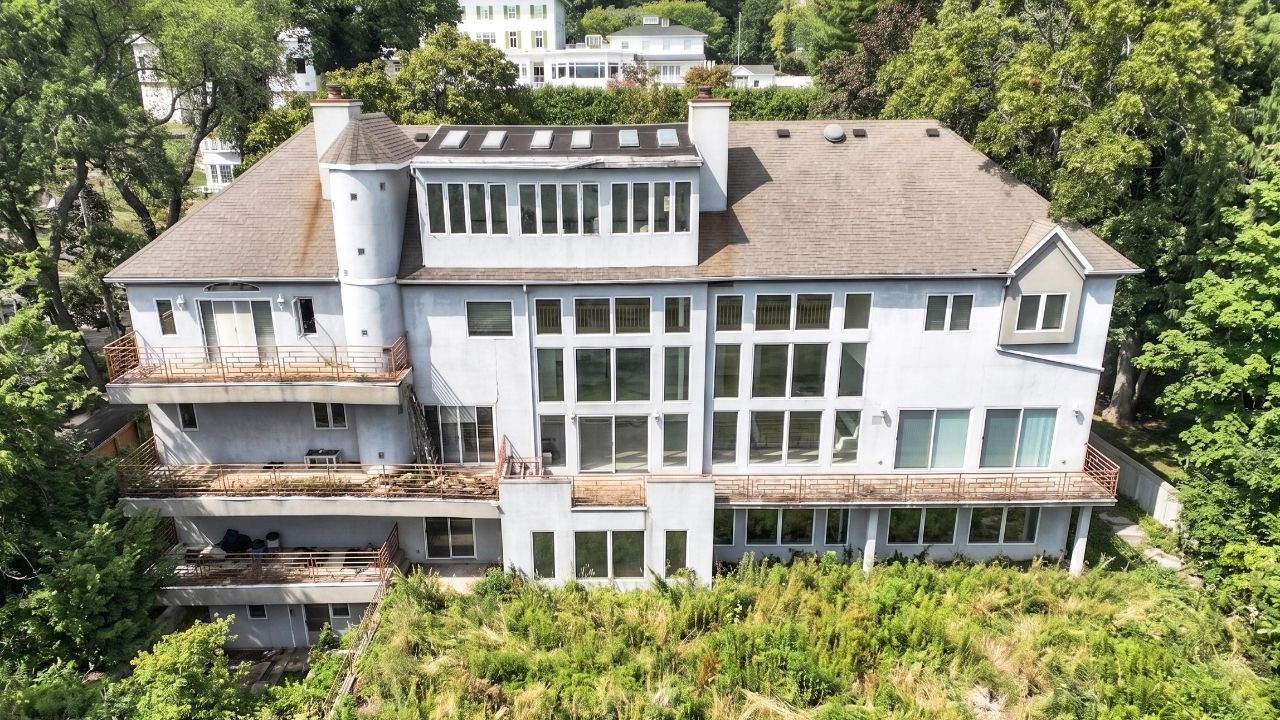 ABANDONED Tech Billionaire's MEGA MANSION (Everything Left Behind Inside)