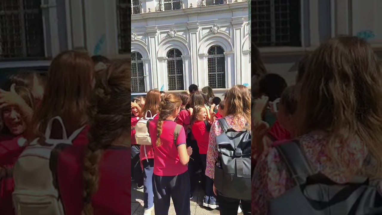 Parisi desata locura de Escolares.