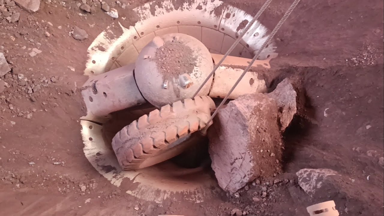 CONTINUOUS BOULDER JAMMING AND CRUSHING IN 1600 TPH KOBELCO GYRATORY CONE CRUSHER DURING OPERATION