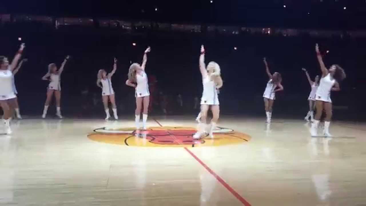 Chicago Bulls Xmas Halftime Show 