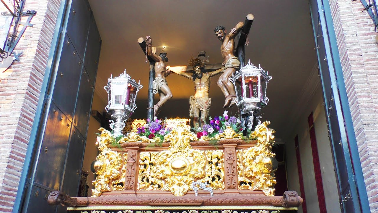 Salida del Cristo del Calvario y Nuestra Señora del Consuelo  Martes Santo 2019 en Puente Genil