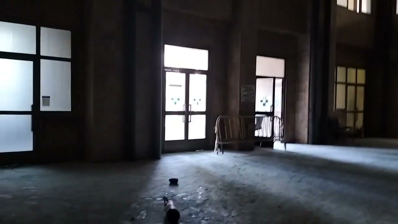 Antiguo Hospital de Asturias abandonado.