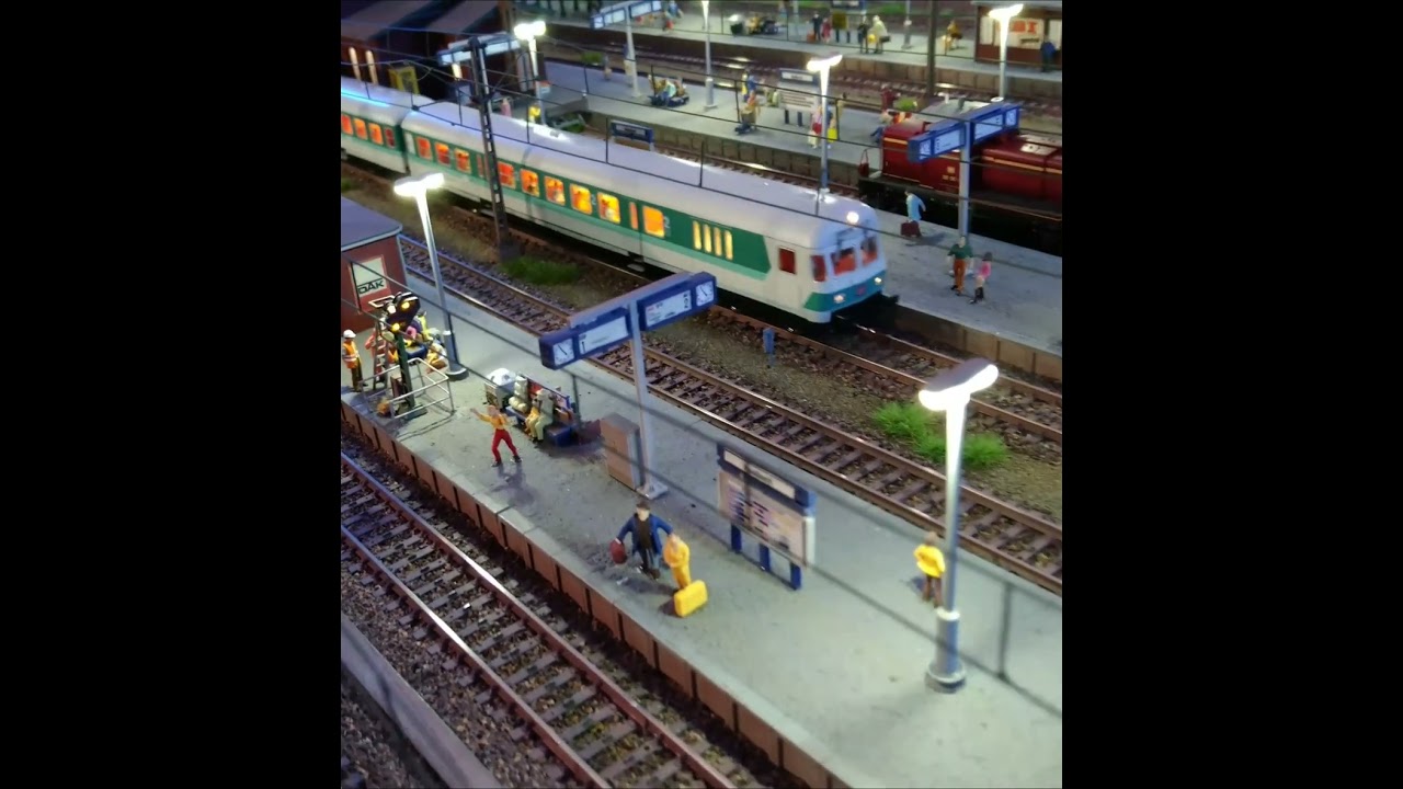 Hallboch letzter Zug faehrt ab #shorts #db #N-Wagen #Mintlinge #hbf #ausfahrt #traincontroller