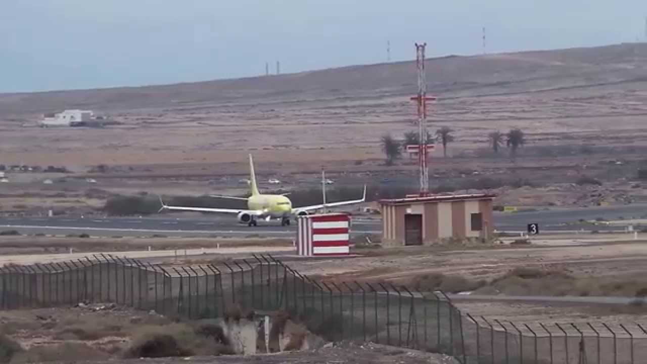 Take-off D-ATUB TUIfly Boeing 737-8K5 Fue Spotting