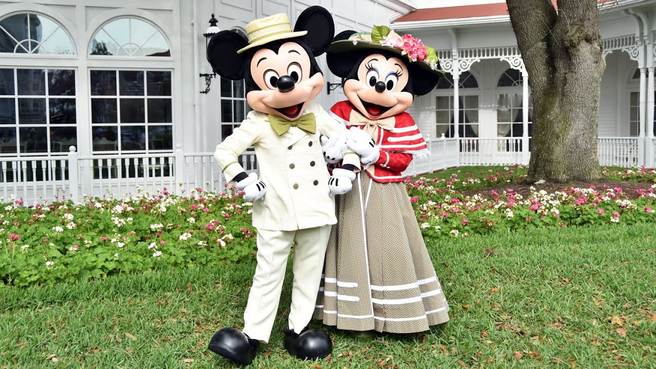 Монтаж пасхальных персонажей в Disney World с Микки и Минни, Чипом и Дейлом, Ником и Джуди из «Зв...