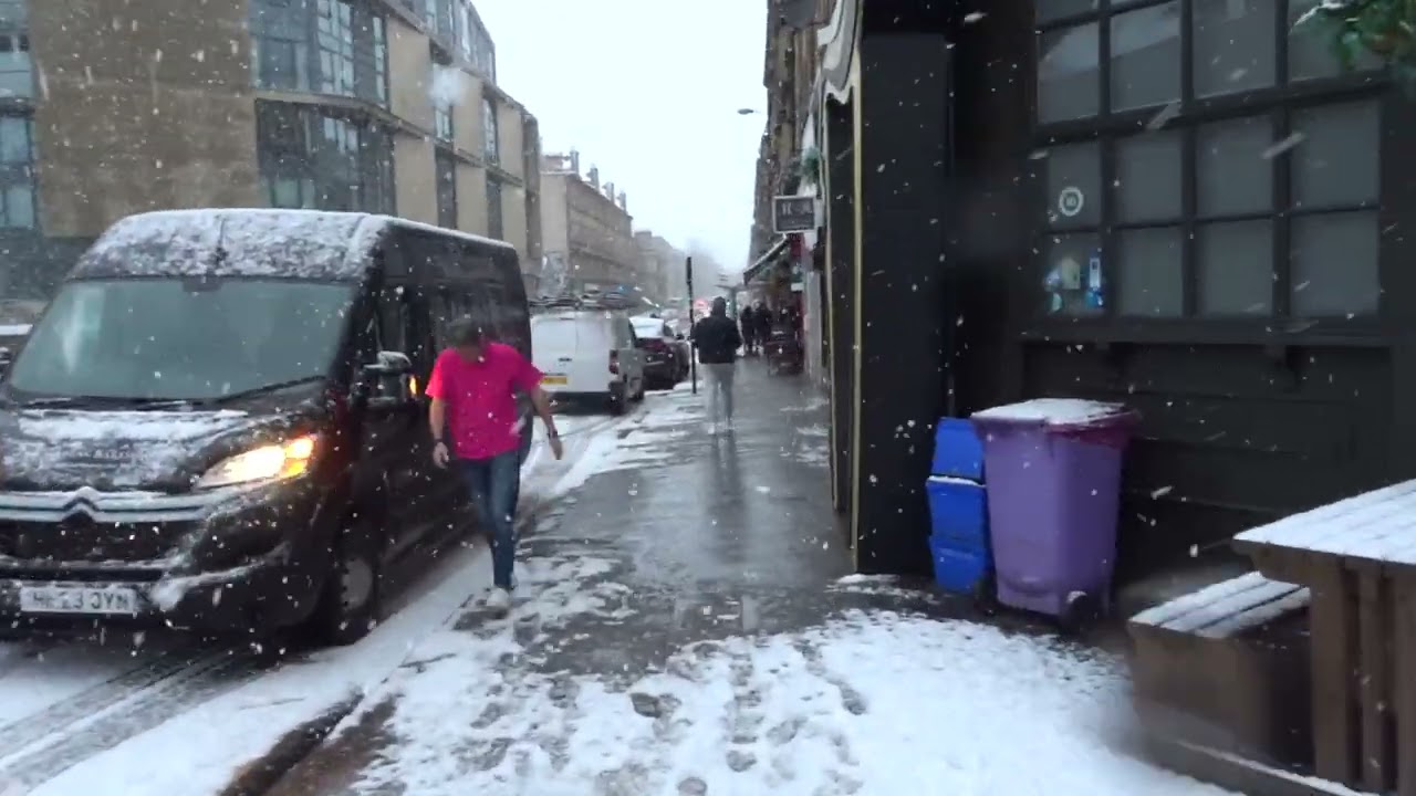 Snowing in Argyle Street Finnieston Glasgow