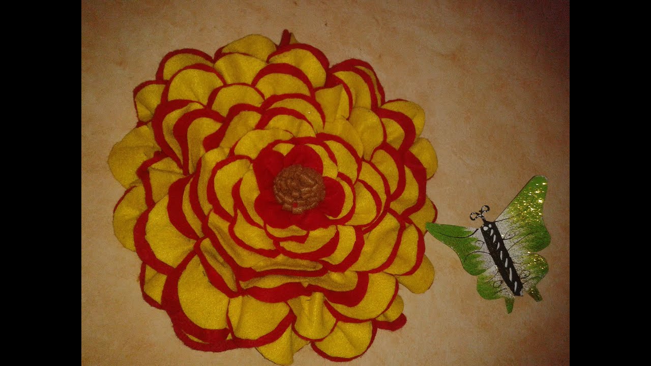Flor de fieltro decorativa