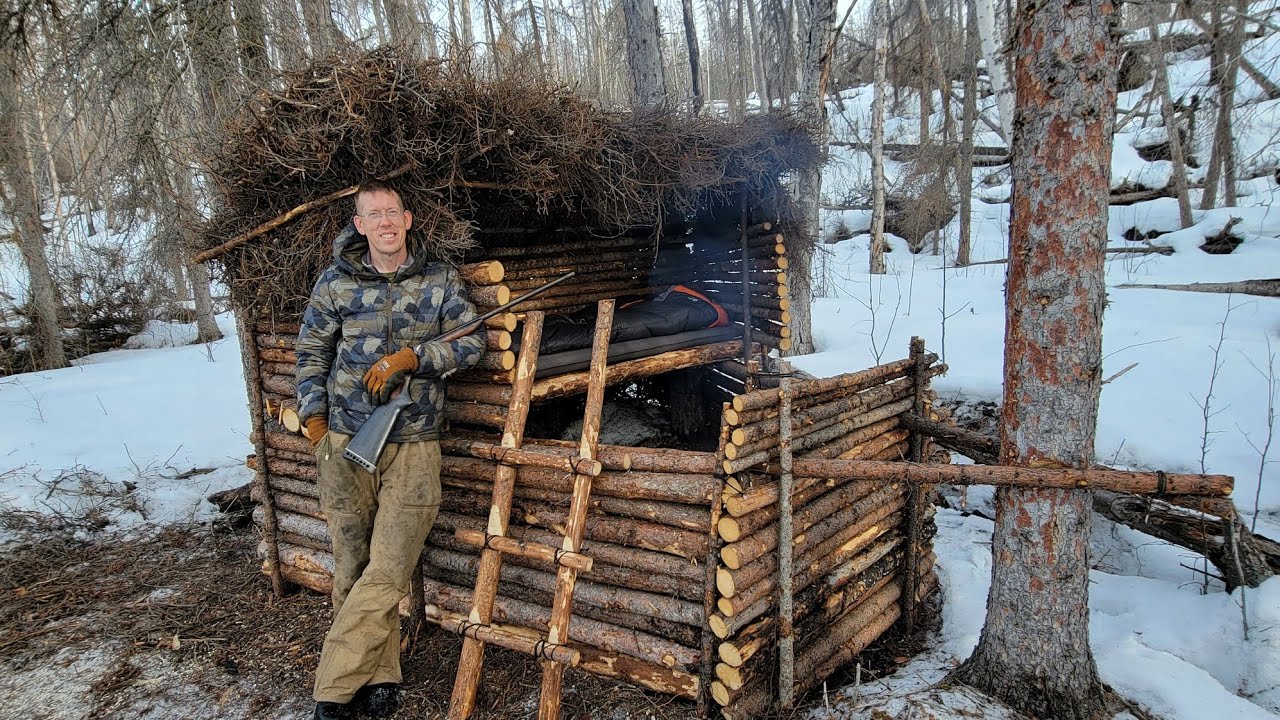 Я уничтожил своё убежище для выживания в лесу — оно загорелось