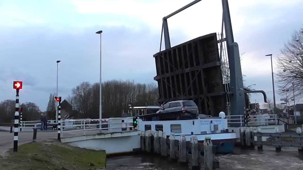 Brugopening Steensteegbrug Ophaalbrug/ Drawbridge/ Pont Basculant/ Zugbrücke Gramsbergen