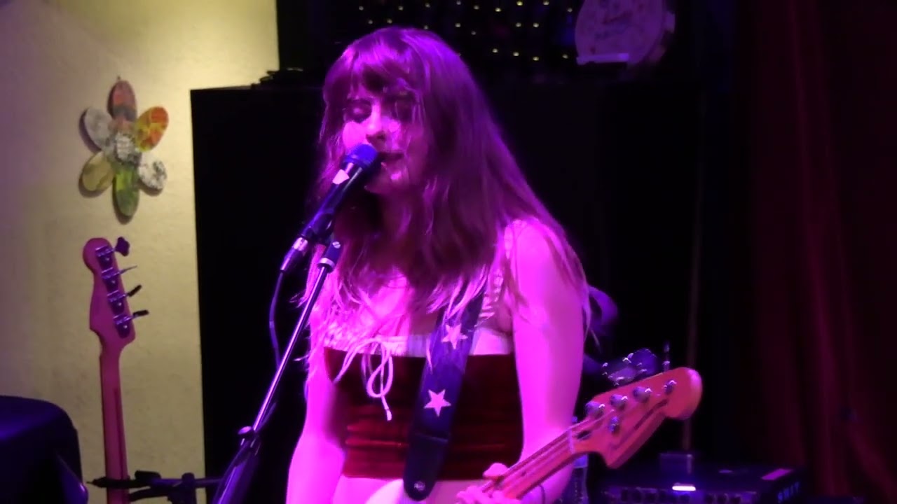 Skating Polly : Oklahoma band @:  Hendershots : 8/10/25