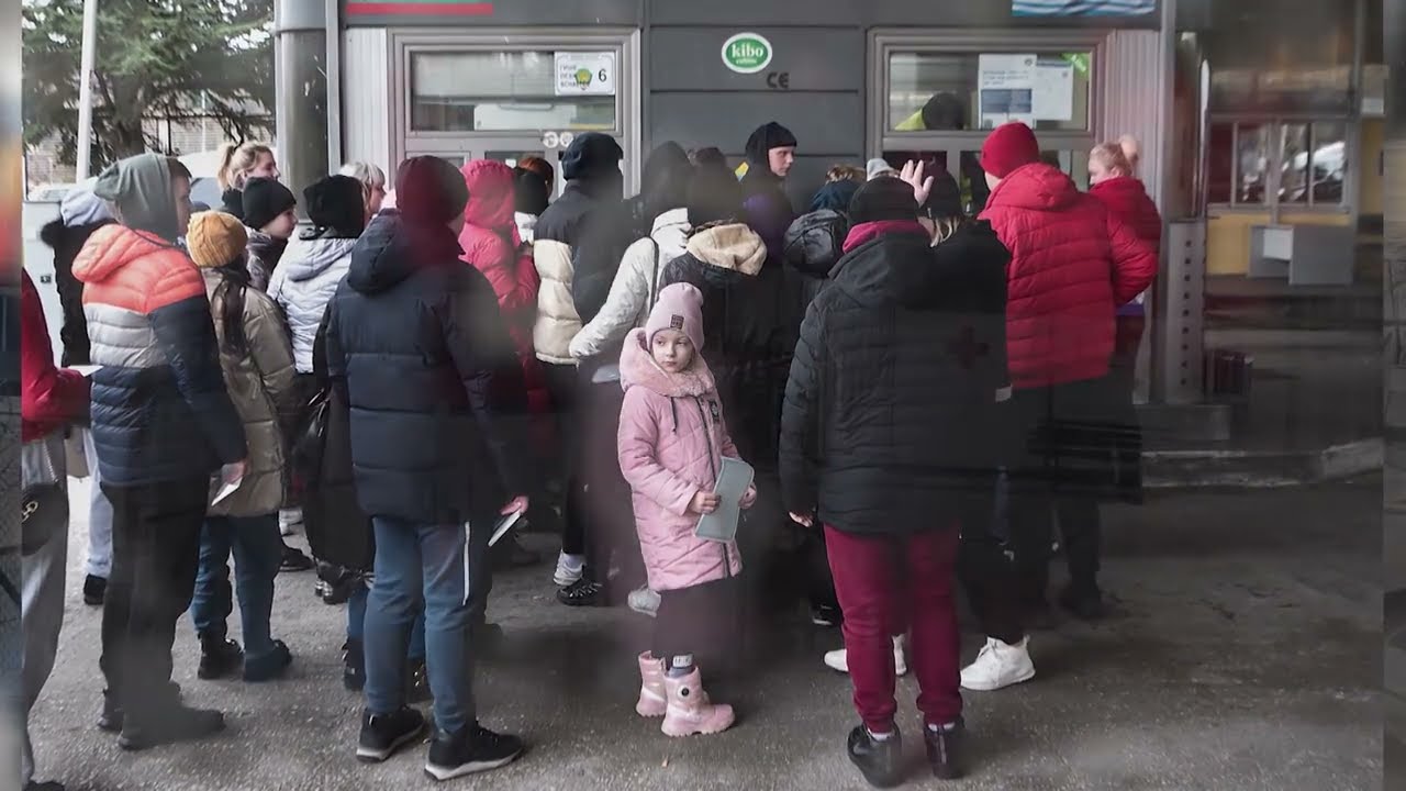 Camps wieder geöffnet: Tausende Flüchtlinge kommen in Griechenland an | krone.tv NEWS