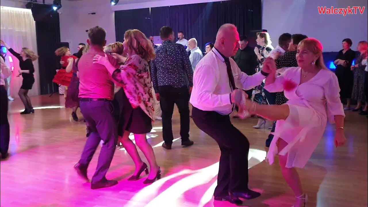 Pierwsza taka impreza ludowa u Pani Jadzi w DW Zacisze przypadła do gustu gościom byli zauroczeni 