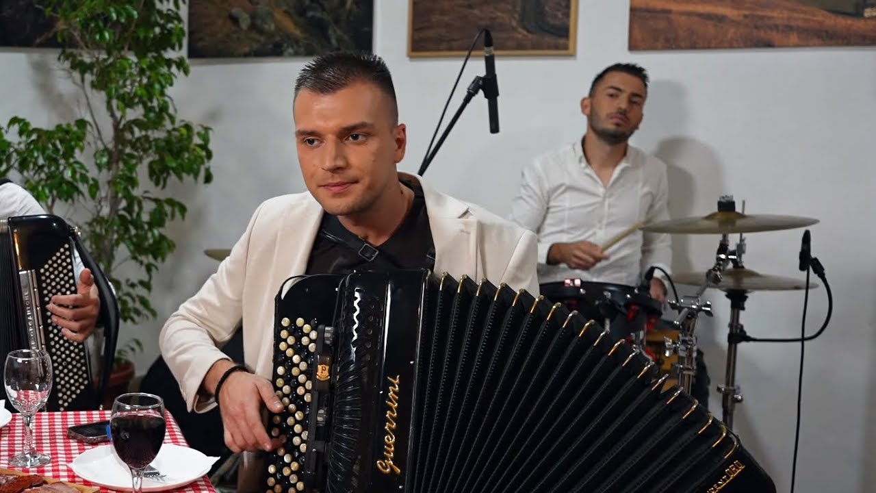 Orkestar Nikole Lukića AJKULE i Stefan Kosmajac - Hajde reci da 4K
