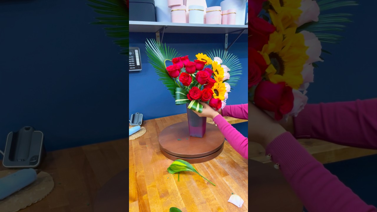 Transforma Flores en Amor: Arreglo en Coraz&oacute;n con Rosas y Girasoles #arreglosflorales