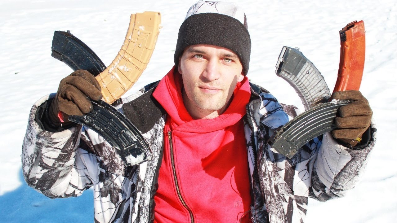 Наехал на АК магазины джипом!