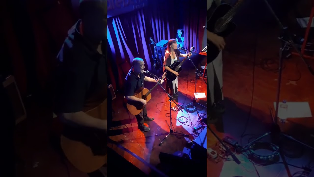 Tierra Sagrada - Hilda Lizarazu y Tito Losavio en Caf&eacute; Berl&iacute;n