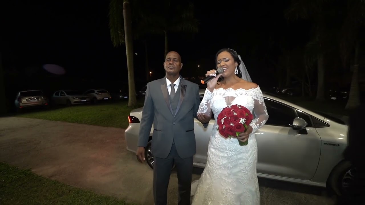 Yeshua - Noiva canta ao entrar na cerimônia e Deus se fez presente. Casamento Zak e Amanda.