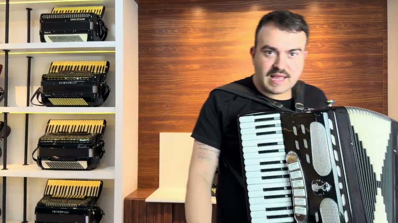 Vendo: Acordeon Atlas 120 - R$ 12 mil - 32 99936-0003
