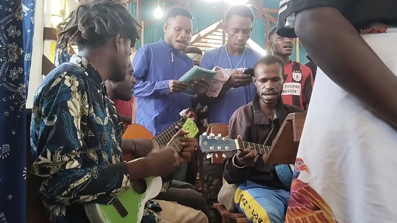 Lagu pembukaan Iboo naitai enano meii nitii