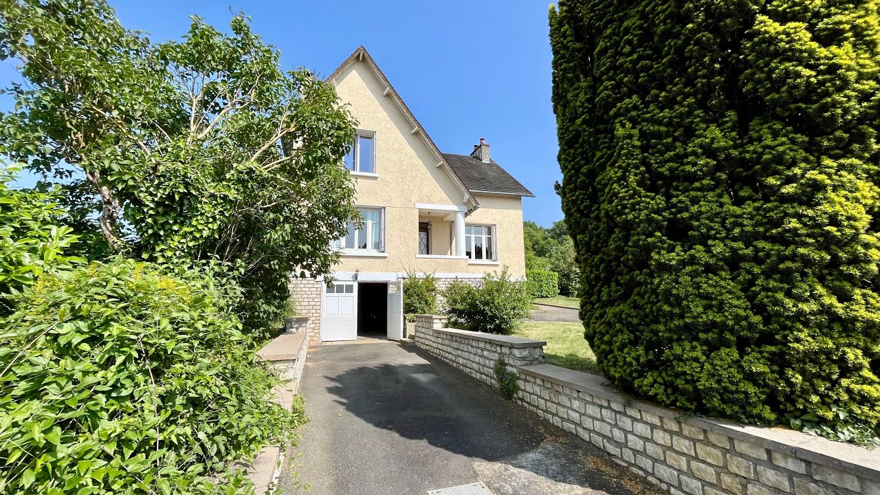 Views & edge of a lovely French town, €135k