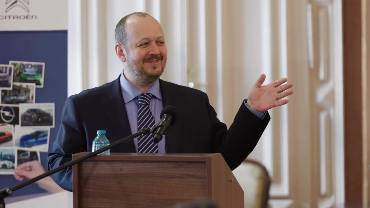 Adrian Papahagi, conferință: Întoarcerea din exil