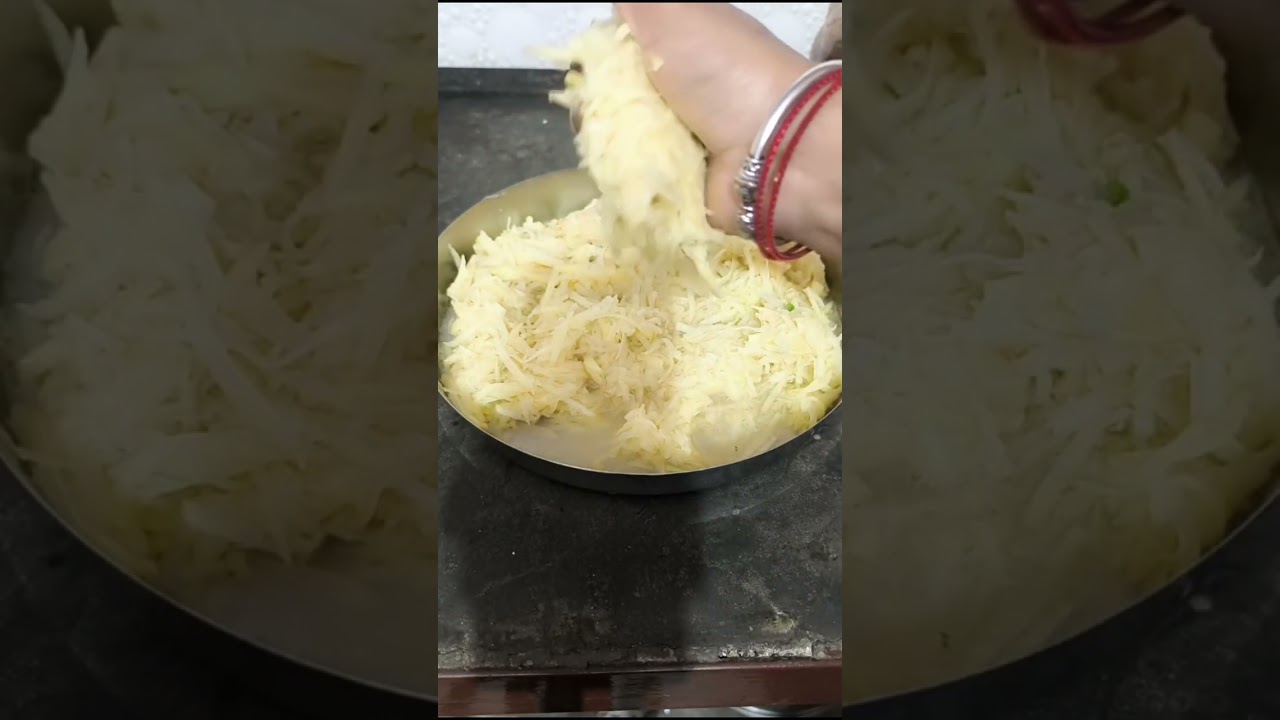 क्रंची क्रंची लच्छेदार पकोड़े आलू के