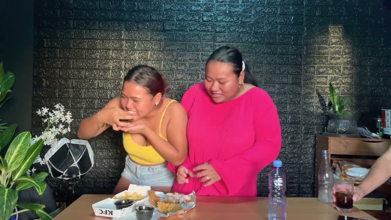 Bottle flip challenge 😭🤣😂 (MUST WATCH) // Uit met Maytje 🛍️🛒🎁 // Famfun 💐