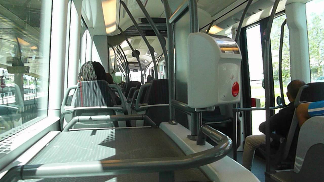 {TCL - Lyon} Irisbus Cristalis N°2920 sur la ligne C2