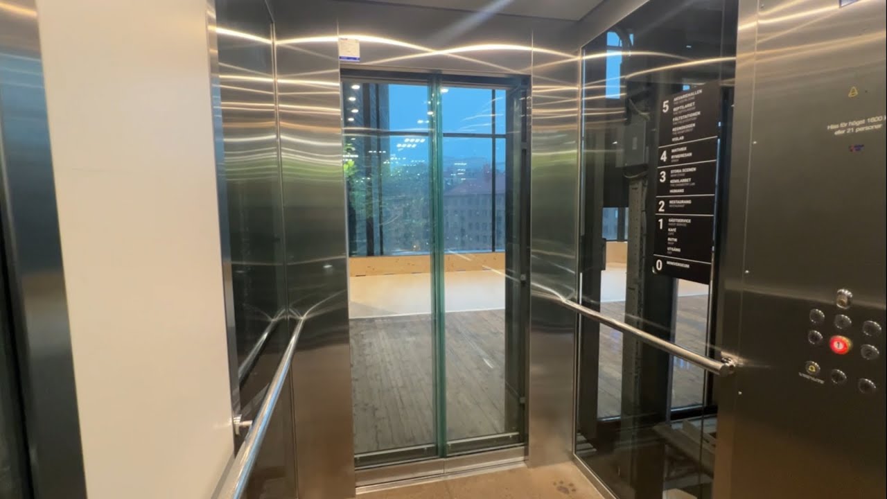 Amazing! Scenic OTIS & Scenic Vinga Hiss Traction elevators @ Universeum, Gothenburg, Sweden