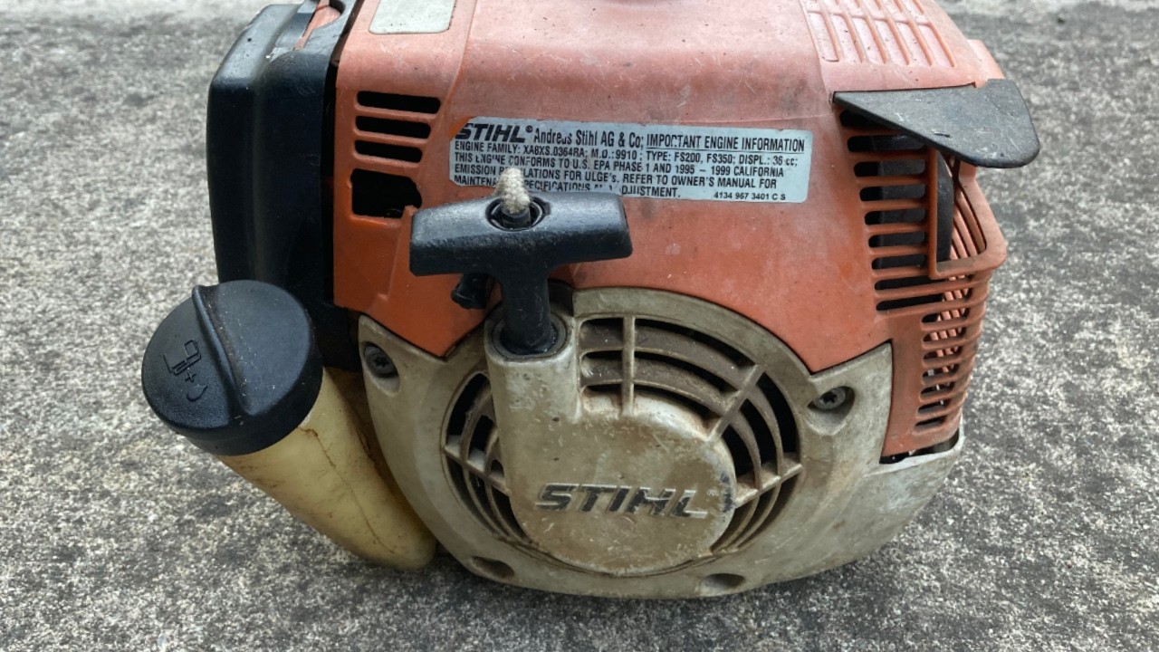 Remove Shroud and Carburetor: STIHL FS 120, 200, 250 Trimmer