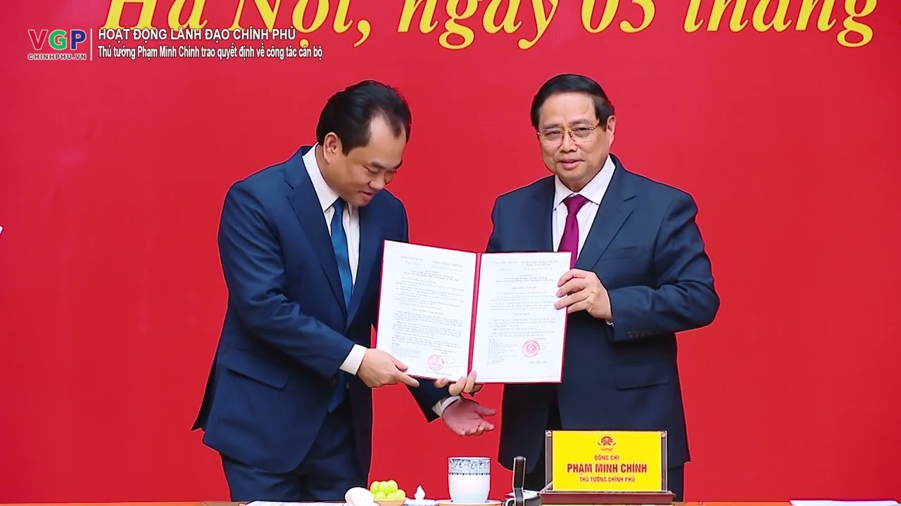 Thủ tướng Phạm Minh Chính trao quyết định về công tác cán bộ