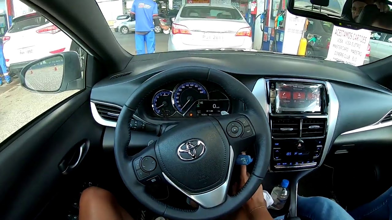 Role no Toyota Yaris de 90 MIL reais - (Quase um Corolla?!)