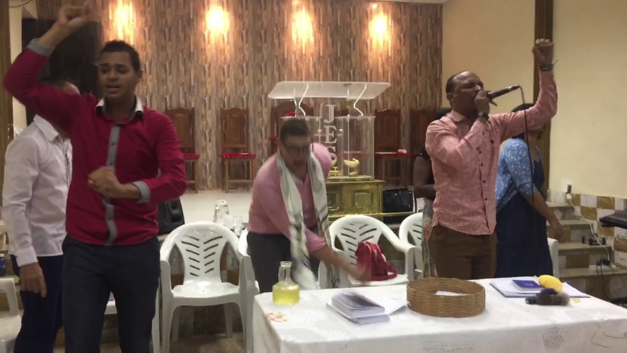 Canto Zé Carlos na Igreja do Ardendo em Fogo