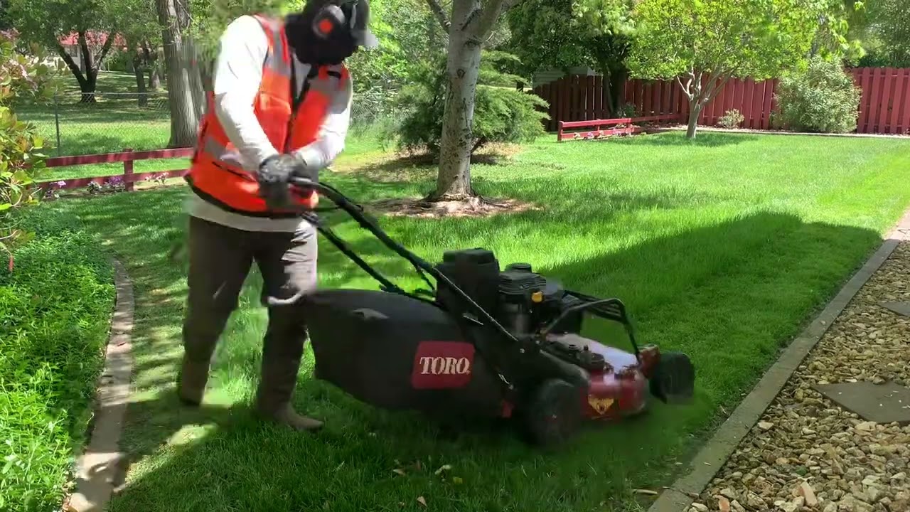 Toro turfmaster in action! Best mower for residential properties 🔥