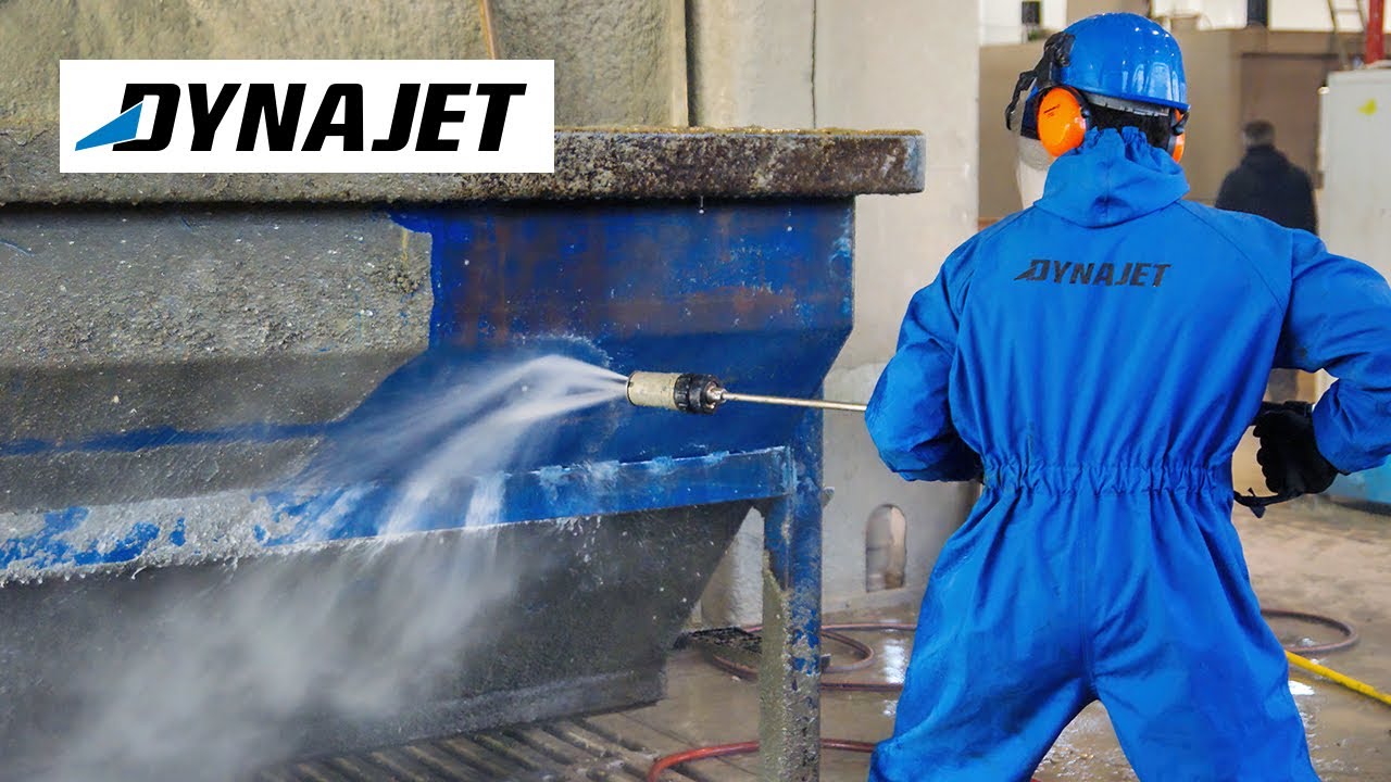 Cleaning Concrete Buckets WithThe DYNAJET UHP 220 Ultra-High-Pressure Cleaner